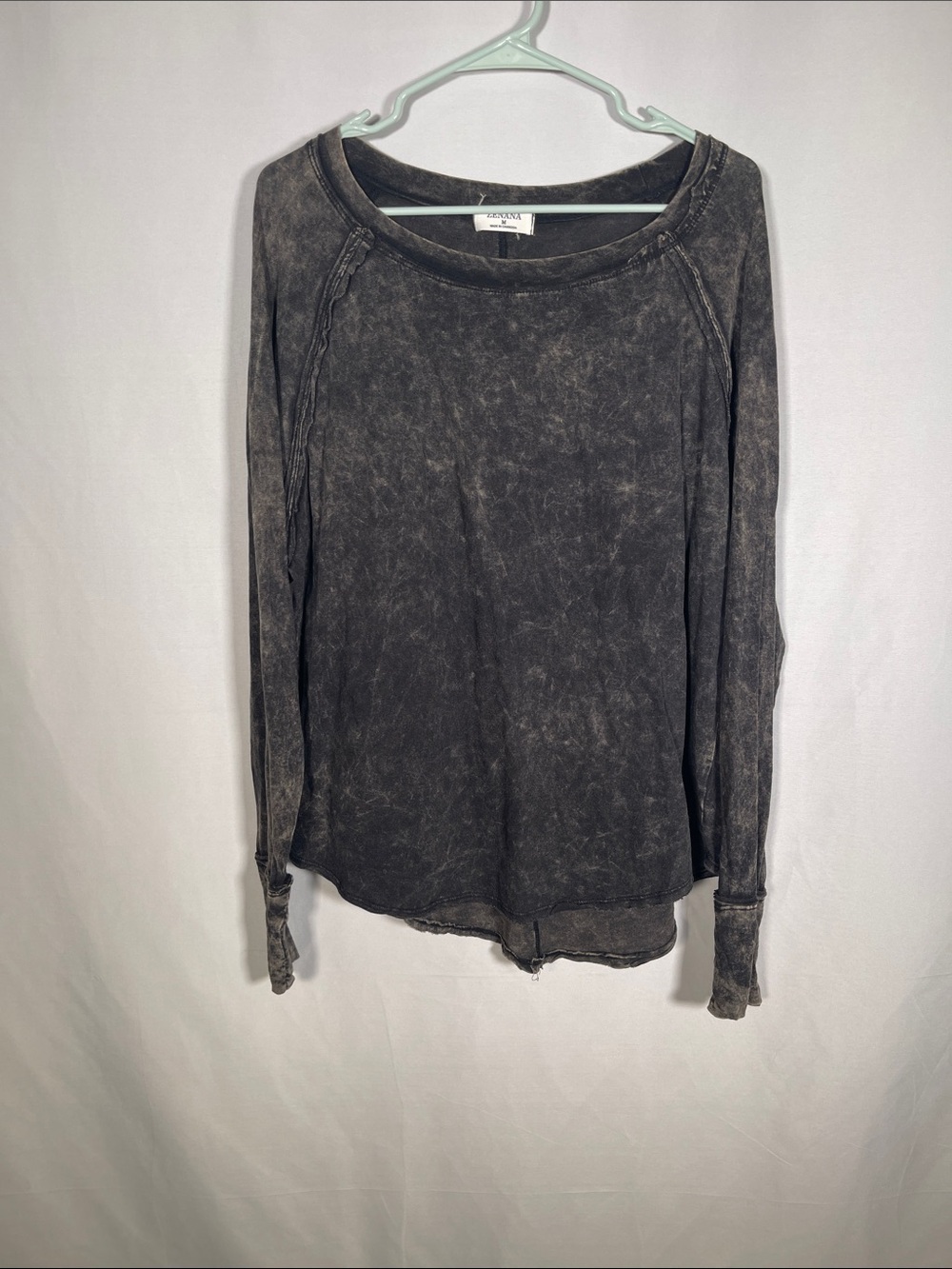 ZENANA OUTFITTERS WOMENS ACID WASH CHARCOAL GRAY TOP BLOUSE MEDIUM
